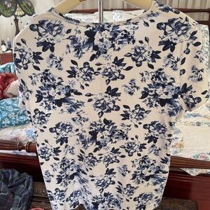 Croft&Barrows White and Blue Floral Short Sleeve Top